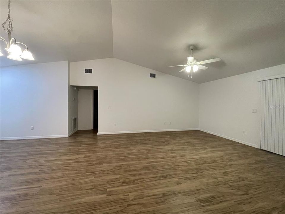 For Rent: $1,700 (3 beds, 2 baths, 1425 Square Feet)
