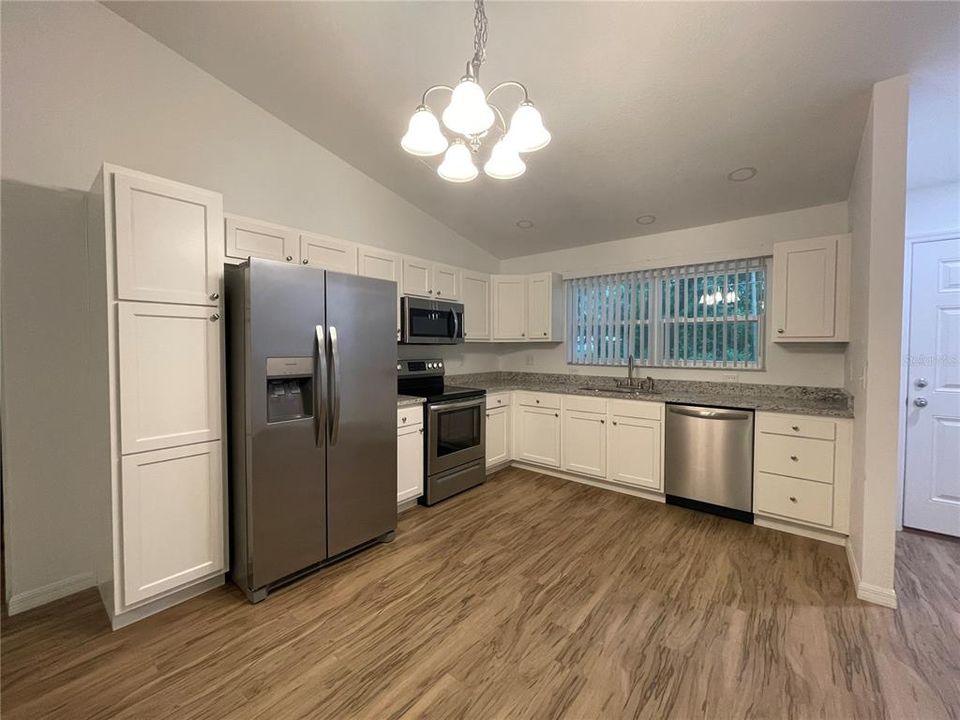 For Rent: $1,700 (3 beds, 2 baths, 1425 Square Feet)