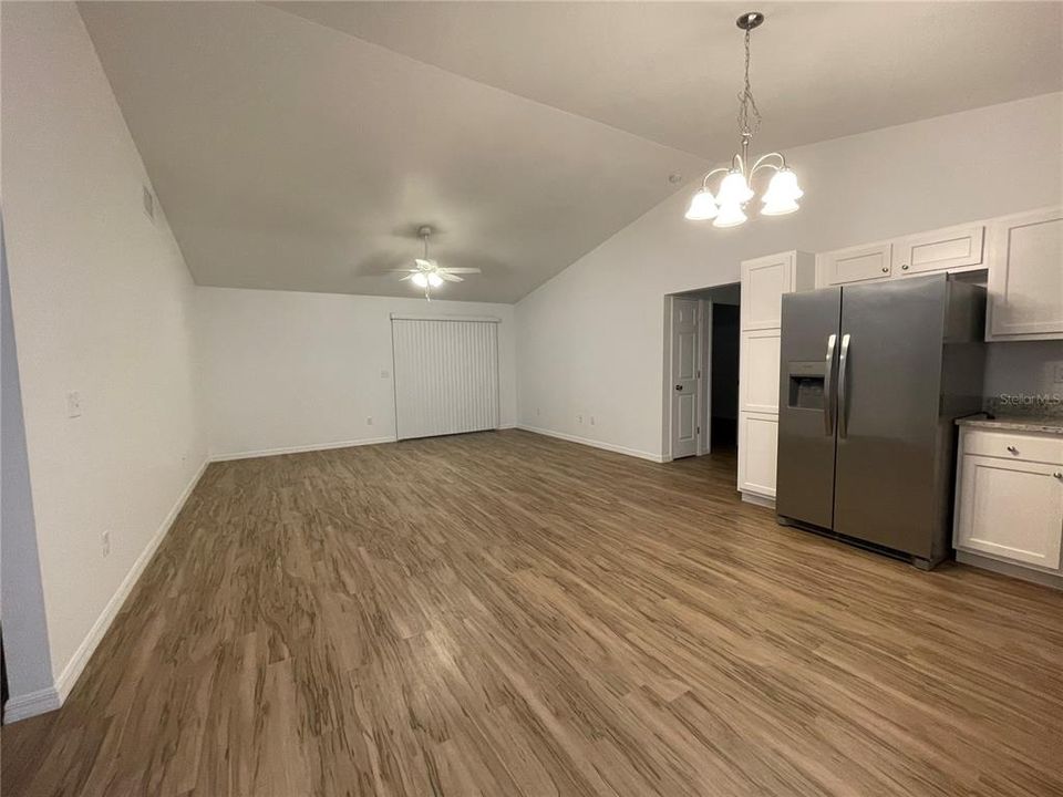 For Rent: $1,700 (3 beds, 2 baths, 1425 Square Feet)
