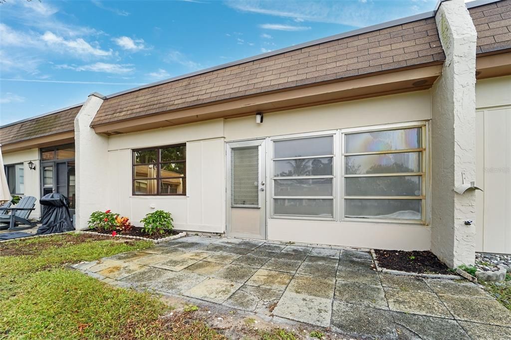 待售: $99,999 (1 贝兹, 1 浴室, 646 平方英尺)