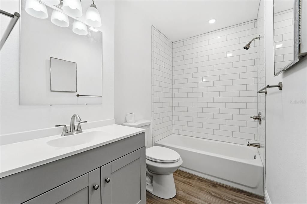 待售: $99,999 (1 贝兹, 1 浴室, 646 平方英尺)