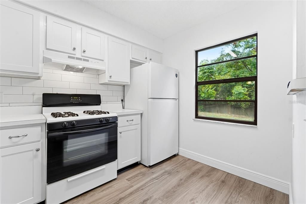 待售: $99,999 (1 贝兹, 1 浴室, 646 平方英尺)