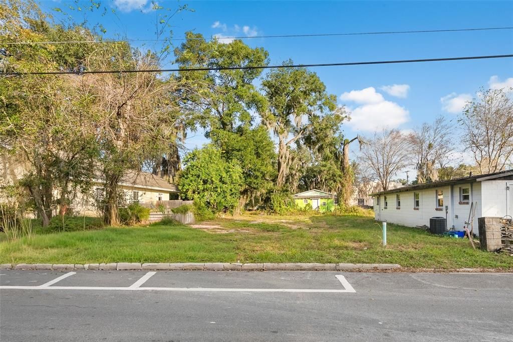 На продажу: $114,900 (0.12 acres)