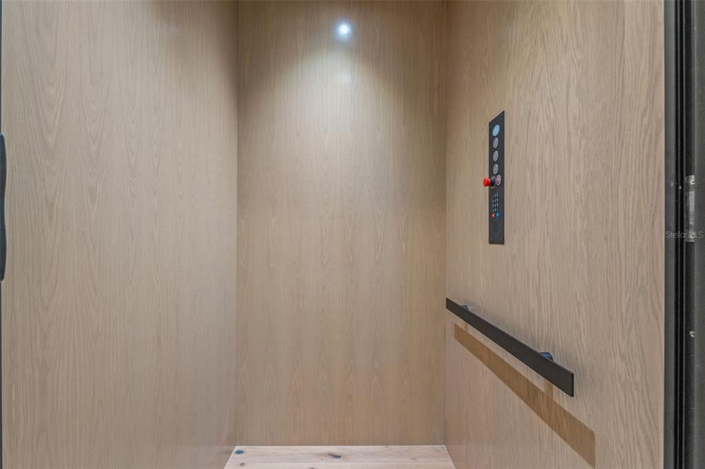 En Renta: $15,000 (5 camas, 4 baños, 5436 Pies cuadrados)