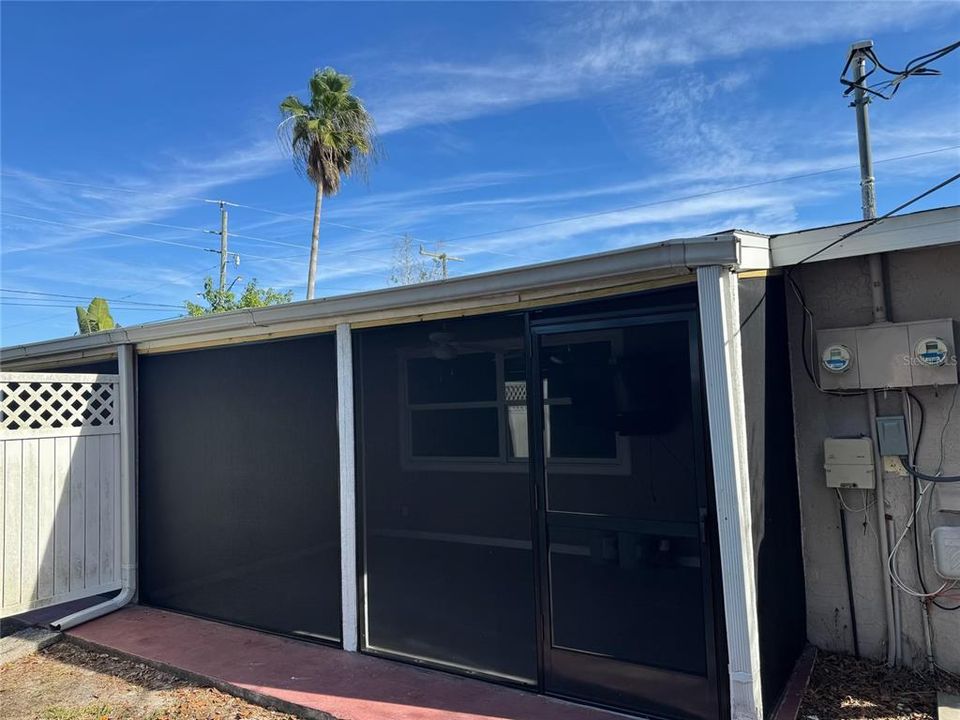 出租: $2,600 (2 贝兹, 1 浴室, 900 平方英尺)