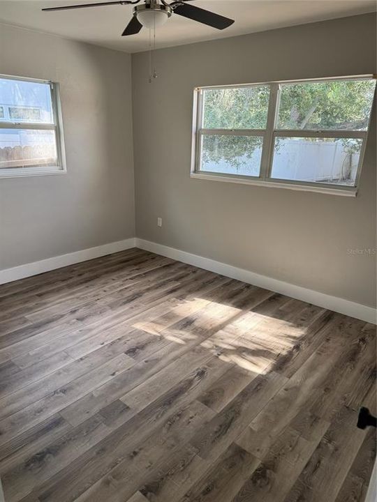 出租: $2,600 (2 贝兹, 1 浴室, 900 平方英尺)