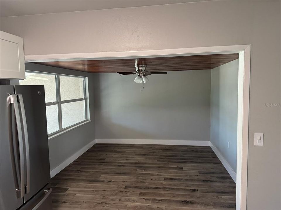 出租: $2,600 (2 贝兹, 1 浴室, 900 平方英尺)