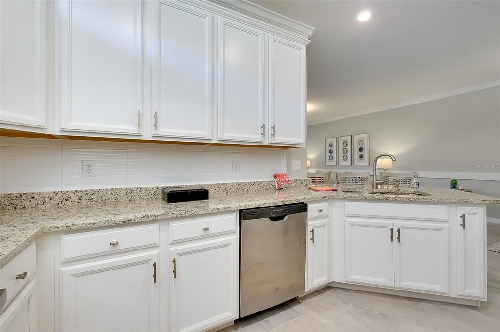 На продажу: $440,000 (2 спален, 2 ванн, 1568 Квадратных фут)