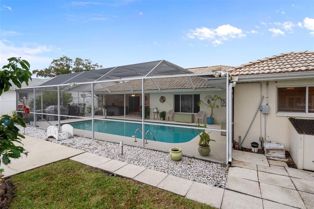 For Sale: $375,000 (3 beds, 2 baths, 1956 Square Feet)