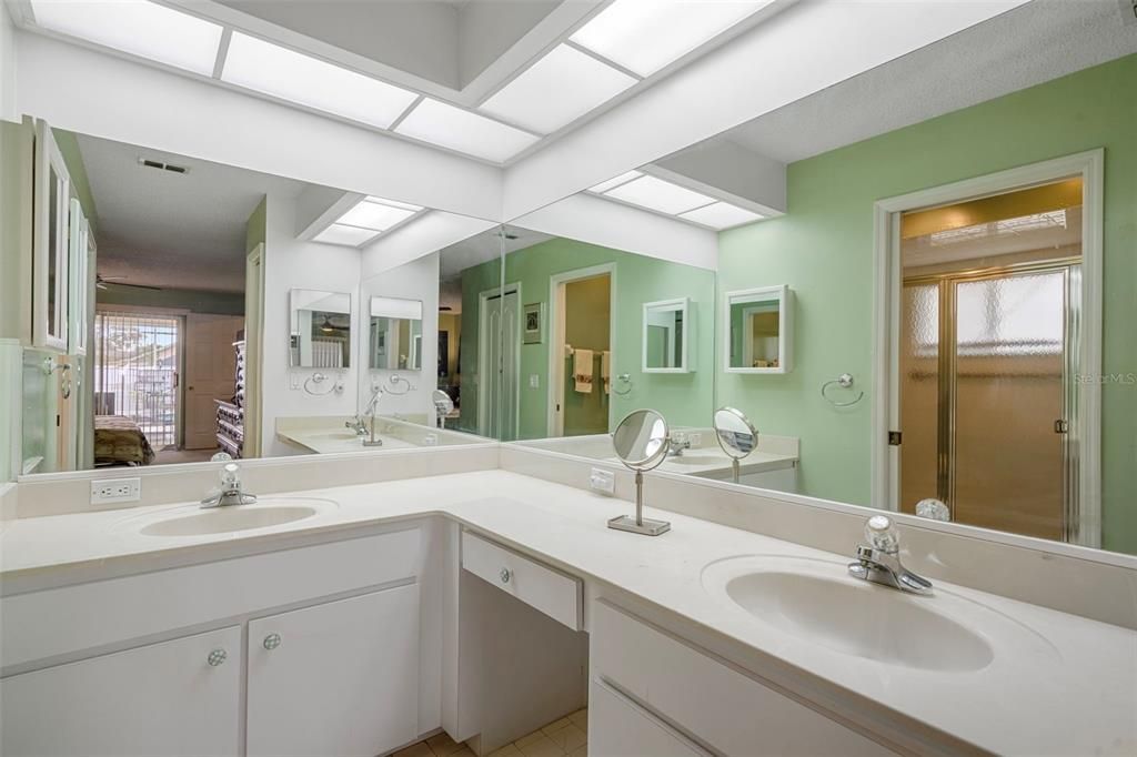 For Sale: $375,000 (3 beds, 2 baths, 1956 Square Feet)