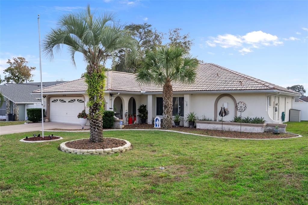 For Sale: $375,000 (3 beds, 2 baths, 1956 Square Feet)