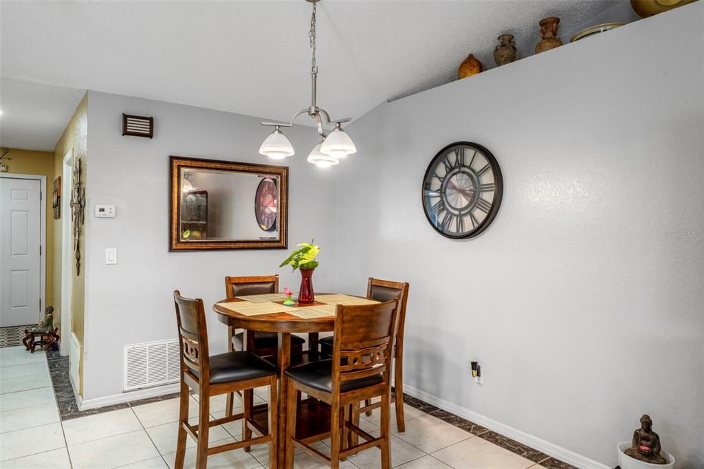 For Sale: $375,000 (3 beds, 2 baths, 1956 Square Feet)