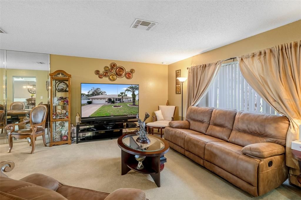 For Sale: $375,000 (3 beds, 2 baths, 1956 Square Feet)