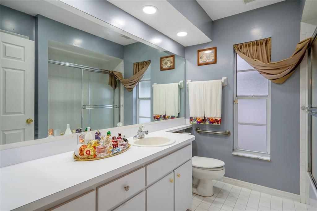 For Sale: $375,000 (3 beds, 2 baths, 1956 Square Feet)