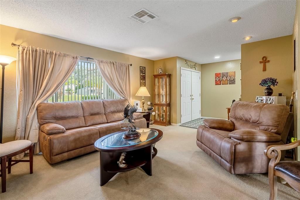 For Sale: $375,000 (3 beds, 2 baths, 1956 Square Feet)