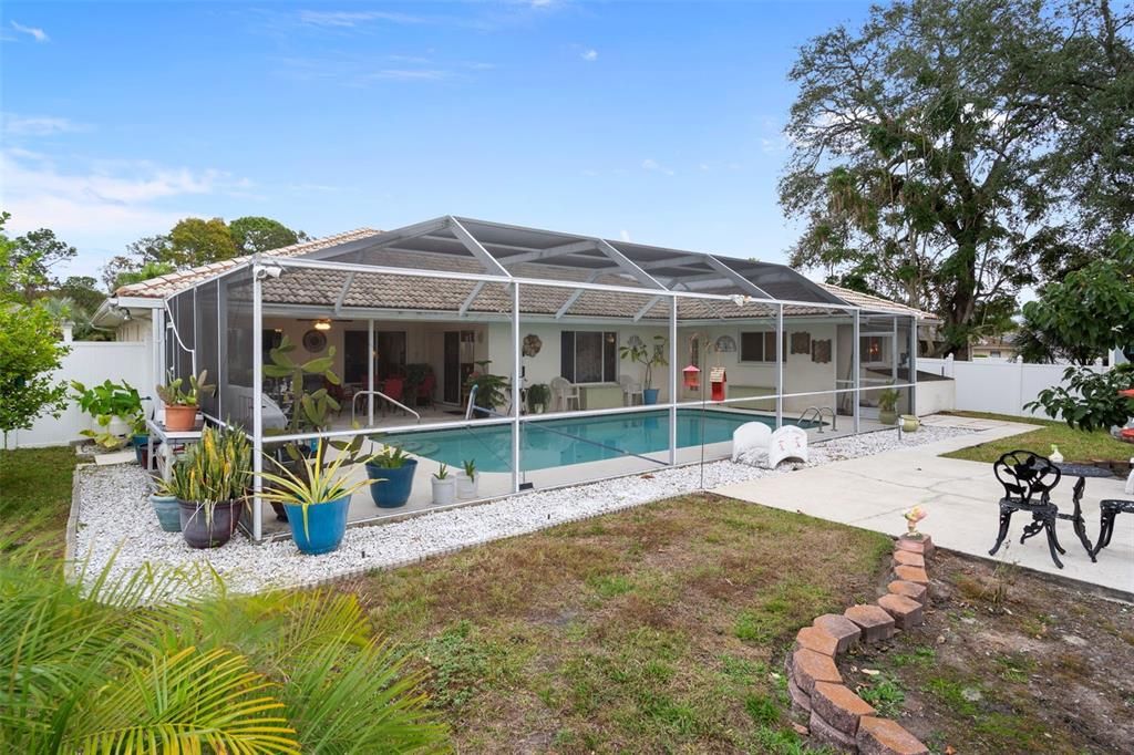 For Sale: $375,000 (3 beds, 2 baths, 1956 Square Feet)