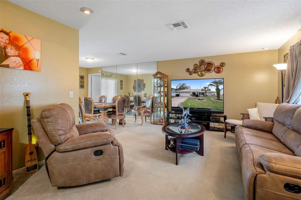 For Sale: $375,000 (3 beds, 2 baths, 1956 Square Feet)