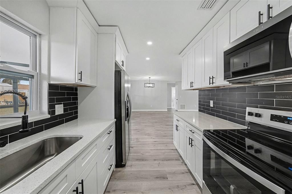 En Venta: $449,000 (3 camas, 2 baños, 1200 Pies cuadrados)