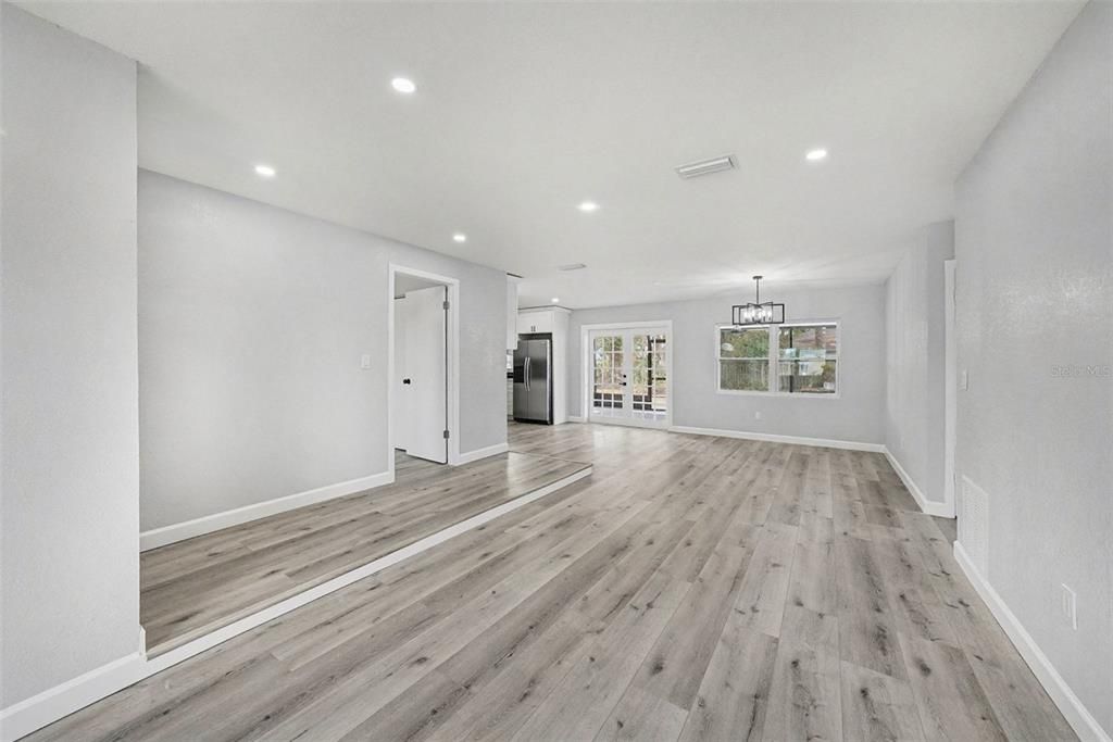 En Venta: $449,000 (3 camas, 2 baños, 1200 Pies cuadrados)