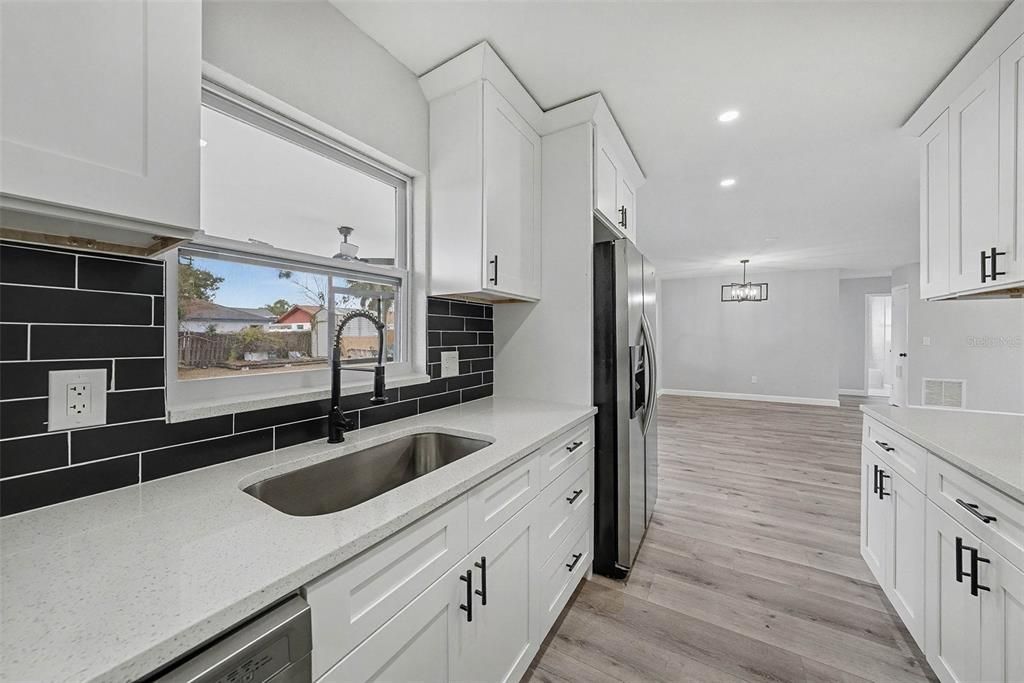 En Venta: $449,000 (3 camas, 2 baños, 1200 Pies cuadrados)