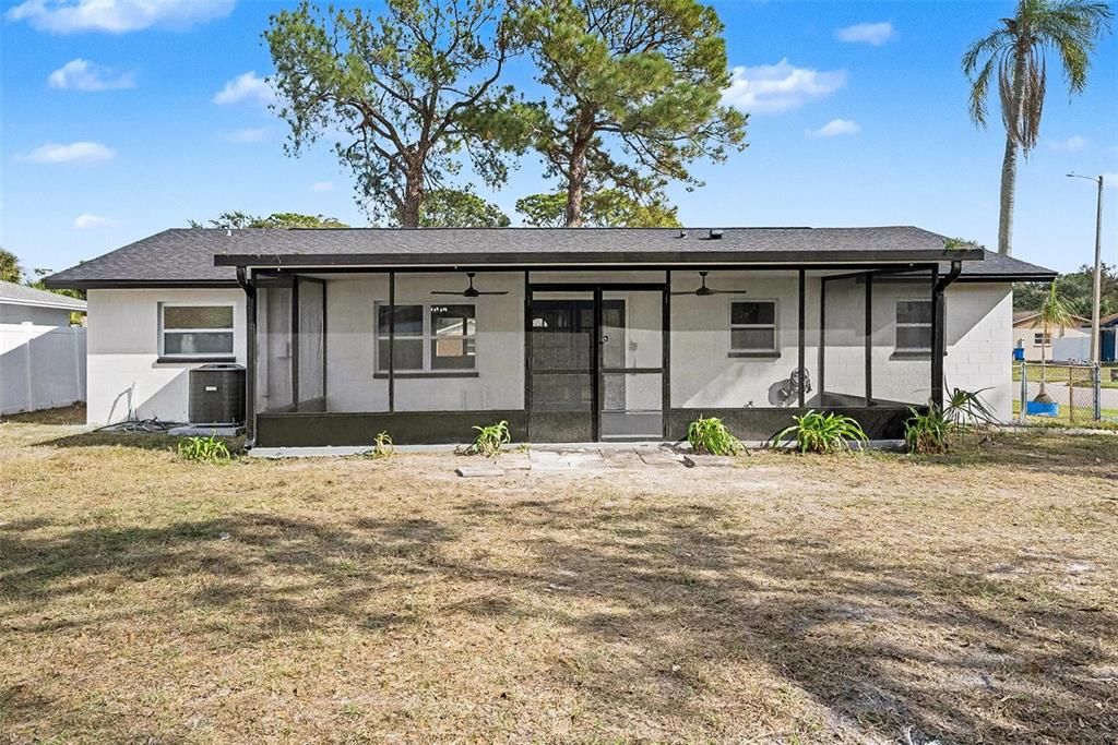 En Venta: $449,000 (3 camas, 2 baños, 1200 Pies cuadrados)