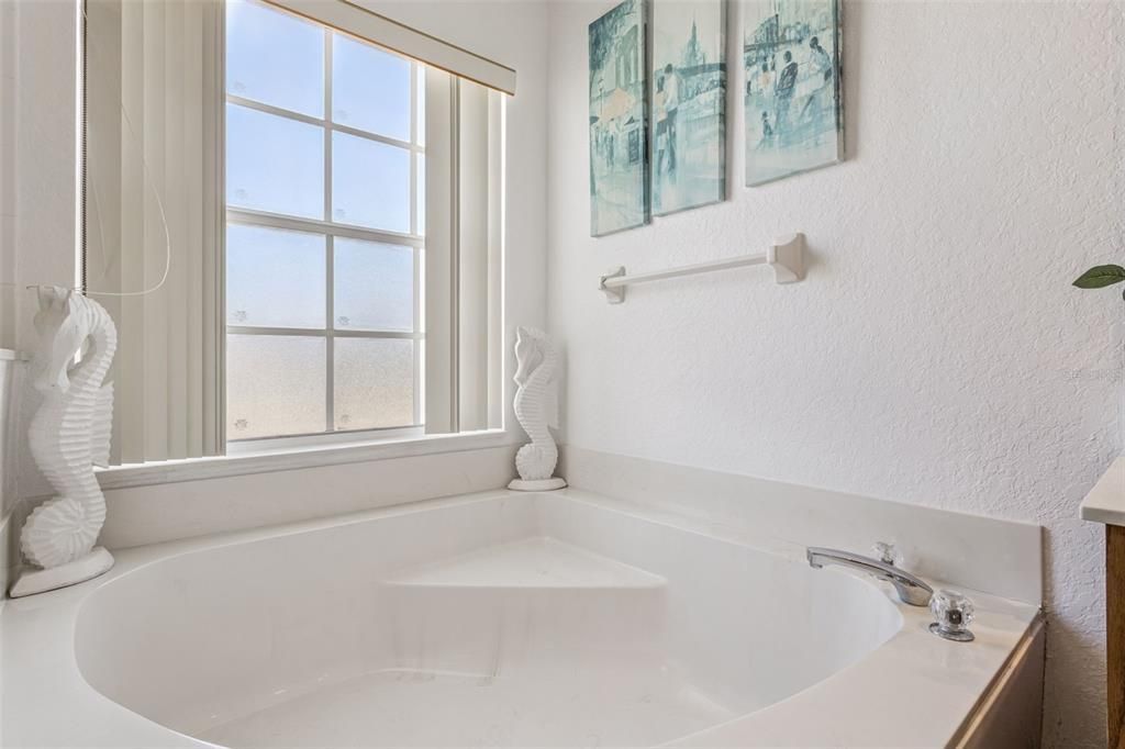 For Sale: $449,999 (5 beds, 3 baths, 2381 Square Feet)