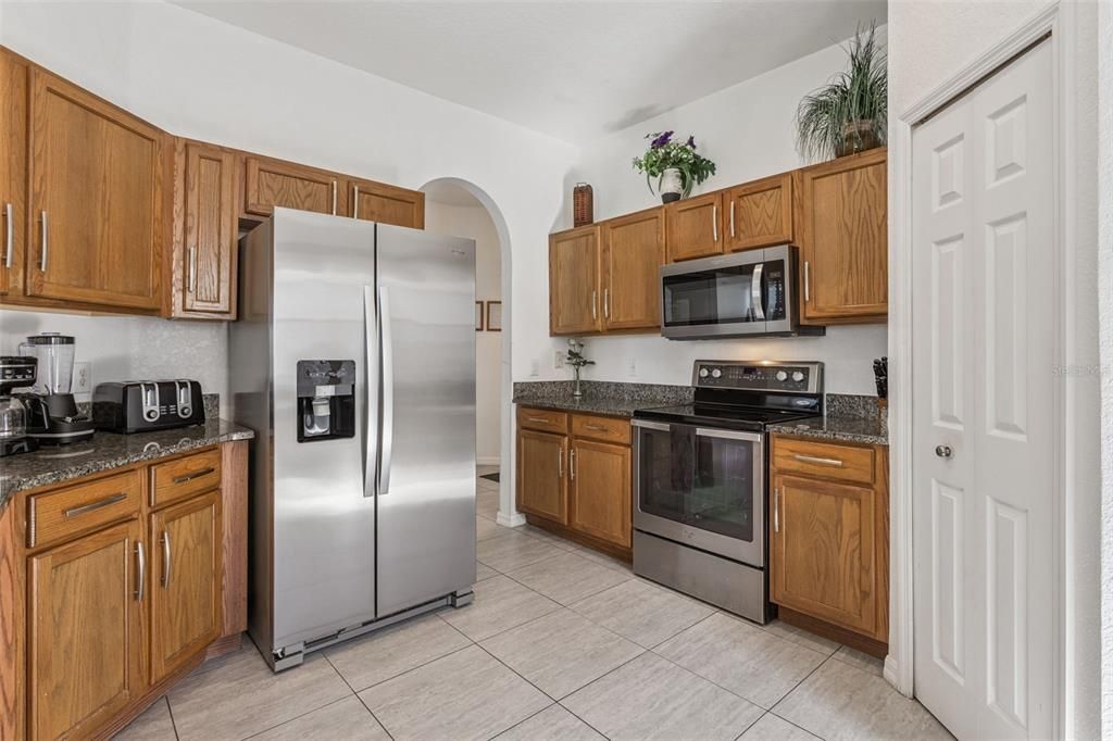 For Sale: $449,999 (5 beds, 3 baths, 2381 Square Feet)