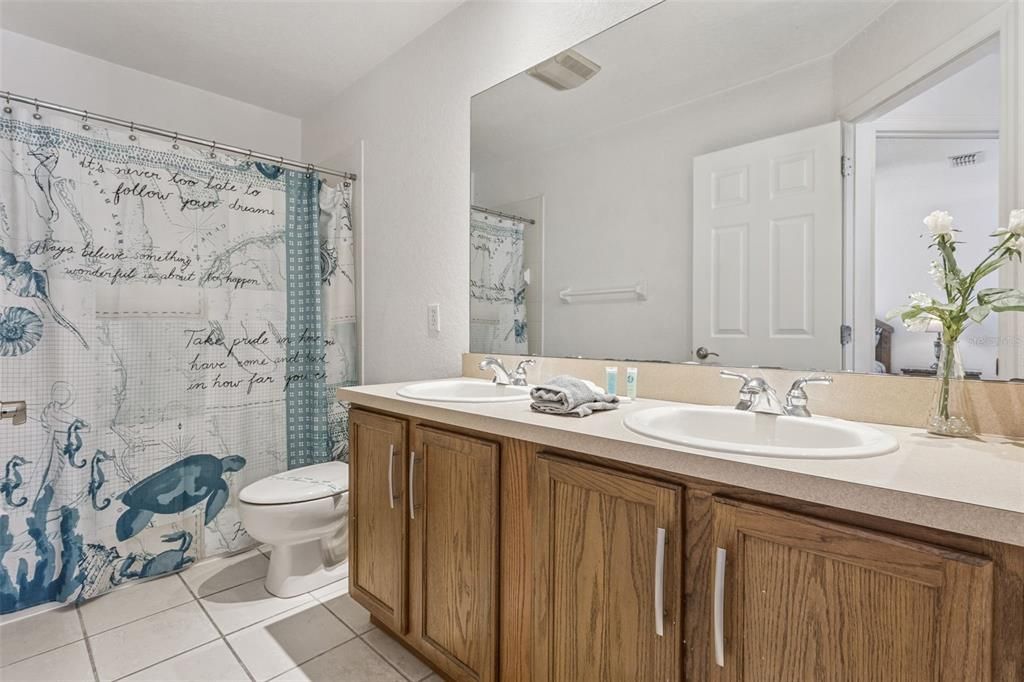 For Sale: $449,999 (5 beds, 3 baths, 2381 Square Feet)