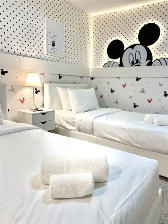 待售: $475,000 (4 贝兹, 4 浴室, 2112 平方英尺)