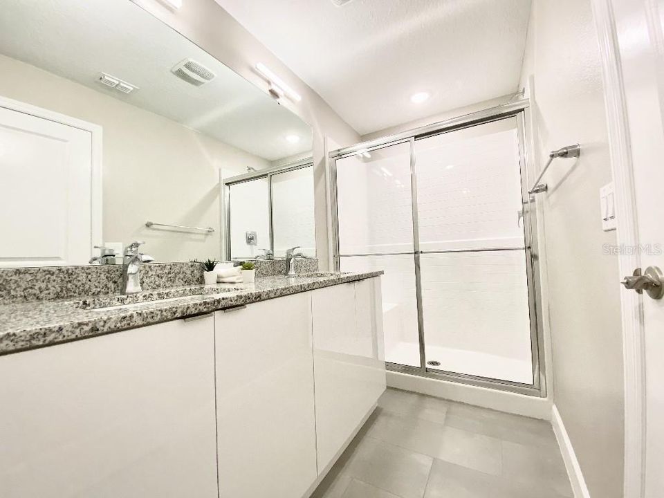 待售: $475,000 (4 贝兹, 4 浴室, 2112 平方英尺)