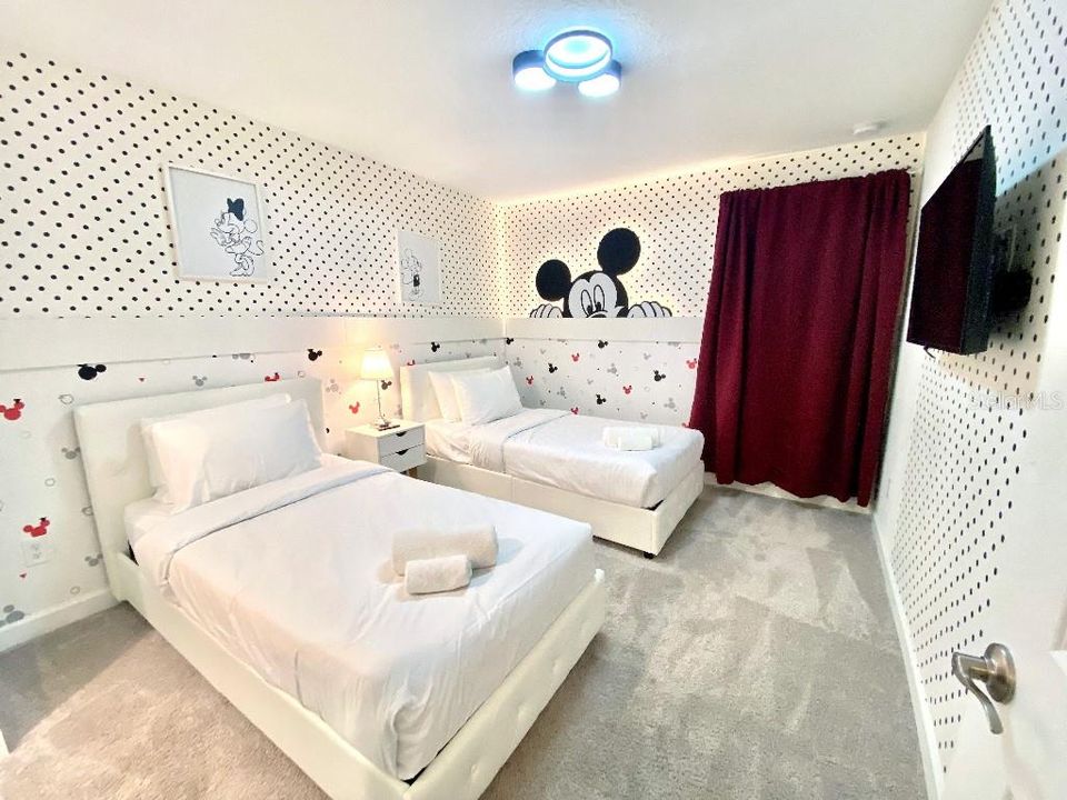 待售: $475,000 (4 贝兹, 4 浴室, 2112 平方英尺)