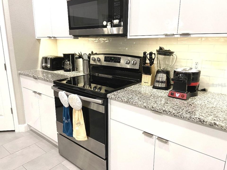 待售: $475,000 (4 贝兹, 4 浴室, 2112 平方英尺)