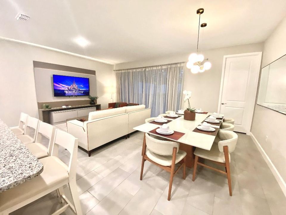 待售: $475,000 (4 贝兹, 4 浴室, 2112 平方英尺)