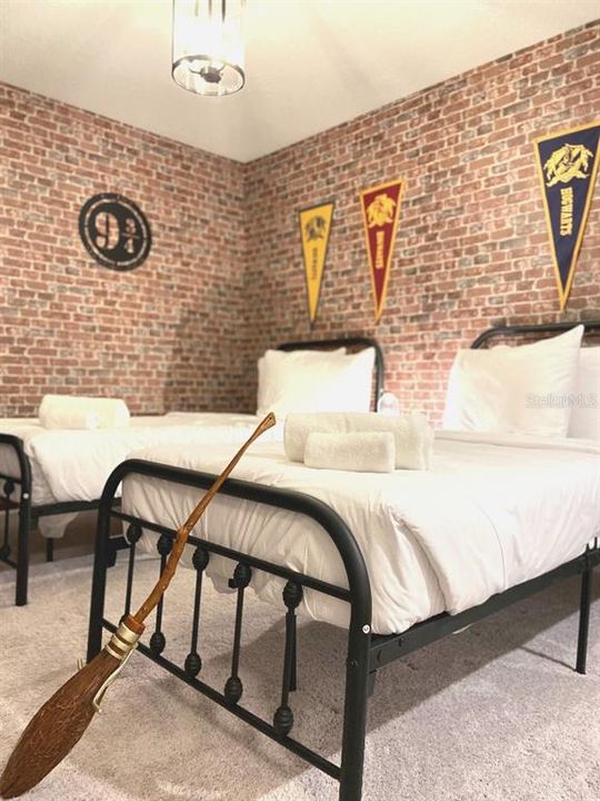 待售: $475,000 (4 贝兹, 4 浴室, 2112 平方英尺)