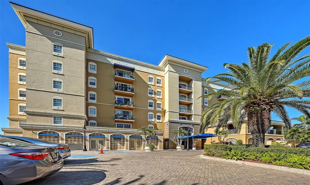 For Rent: $3,000 (3 beds, 2 baths, 1352 Square Feet)