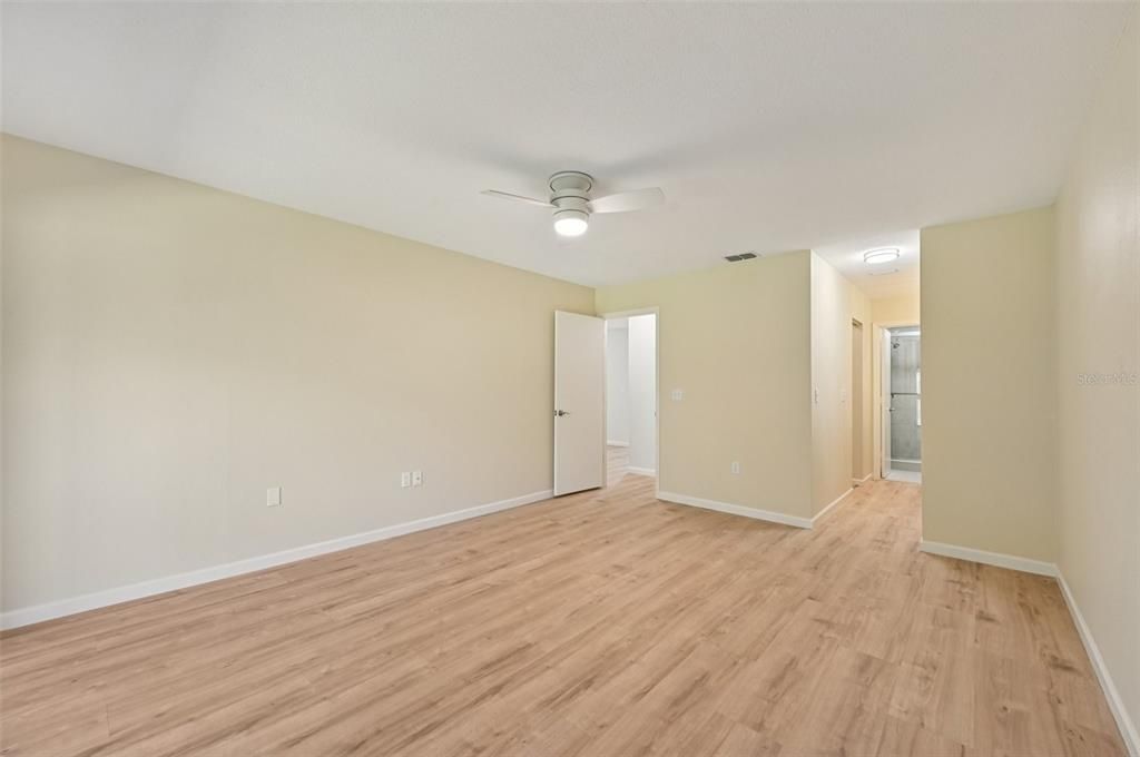 На продажу: $219,900 (2 спален, 2 ванн, 1122 Квадратных фут)