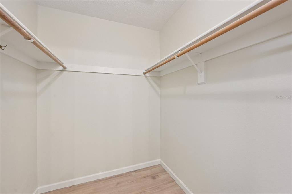 На продажу: $219,900 (2 спален, 2 ванн, 1122 Квадратных фут)