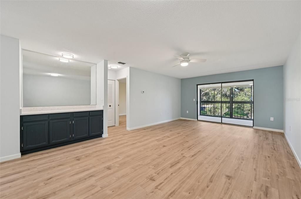 На продажу: $219,900 (2 спален, 2 ванн, 1122 Квадратных фут)