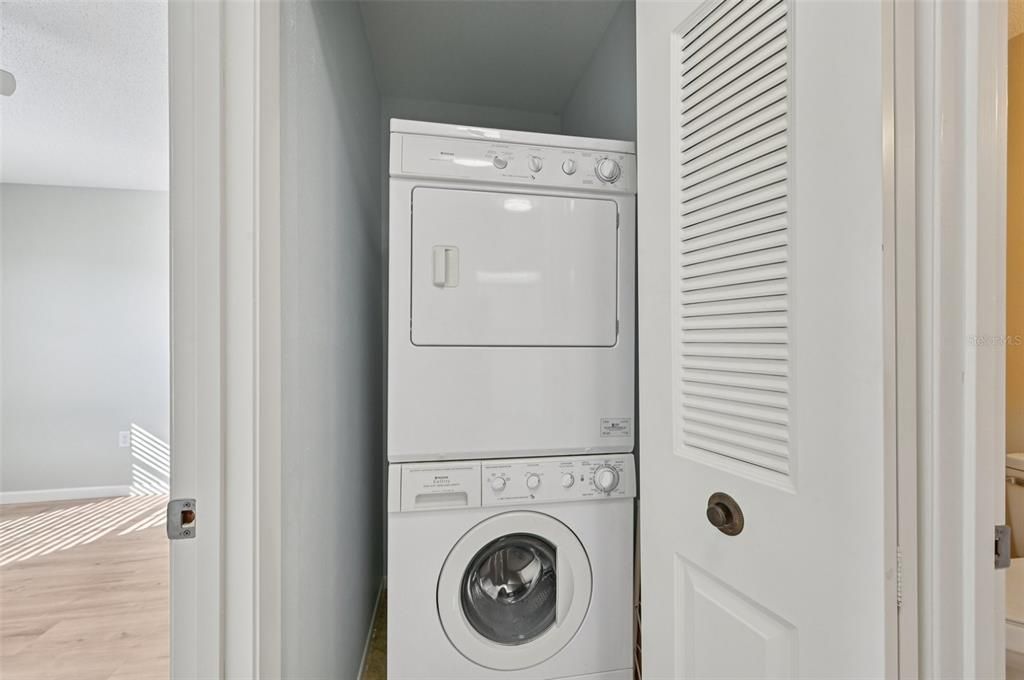 На продажу: $219,900 (2 спален, 2 ванн, 1122 Квадратных фут)