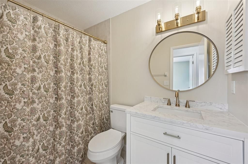 На продажу: $219,900 (2 спален, 2 ванн, 1122 Квадратных фут)