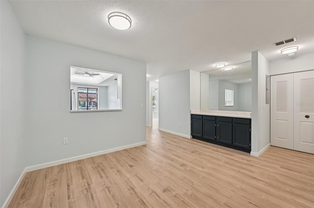 На продажу: $219,900 (2 спален, 2 ванн, 1122 Квадратных фут)