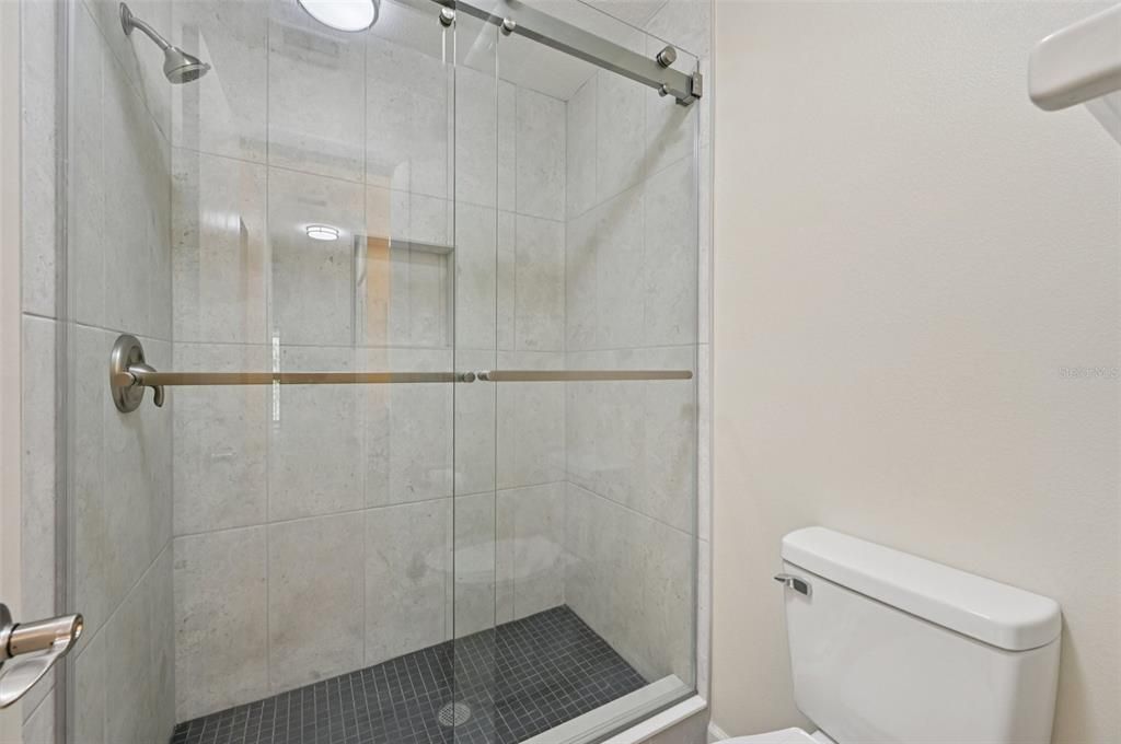 На продажу: $219,900 (2 спален, 2 ванн, 1122 Квадратных фут)