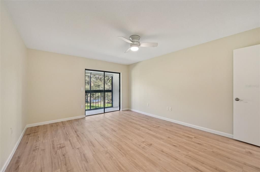 На продажу: $219,900 (2 спален, 2 ванн, 1122 Квадратных фут)