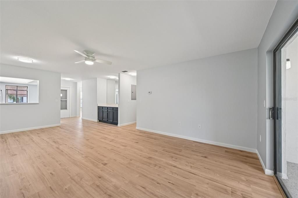 На продажу: $219,900 (2 спален, 2 ванн, 1122 Квадратных фут)