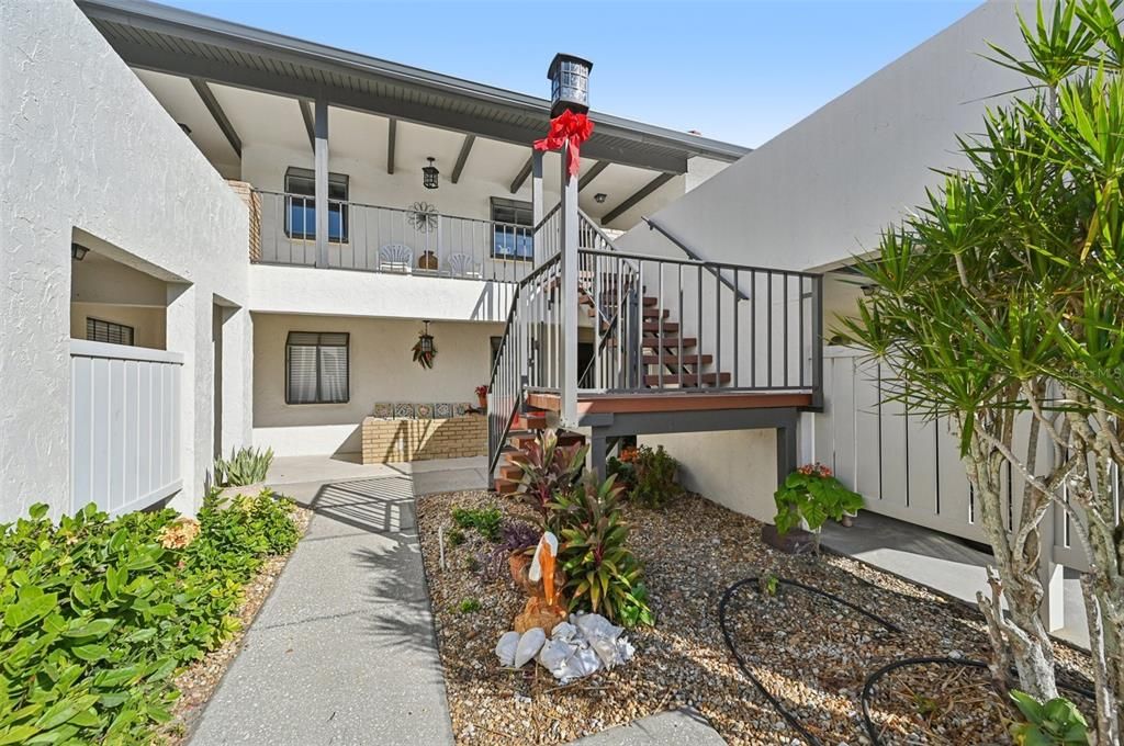 На продажу: $219,900 (2 спален, 2 ванн, 1122 Квадратных фут)