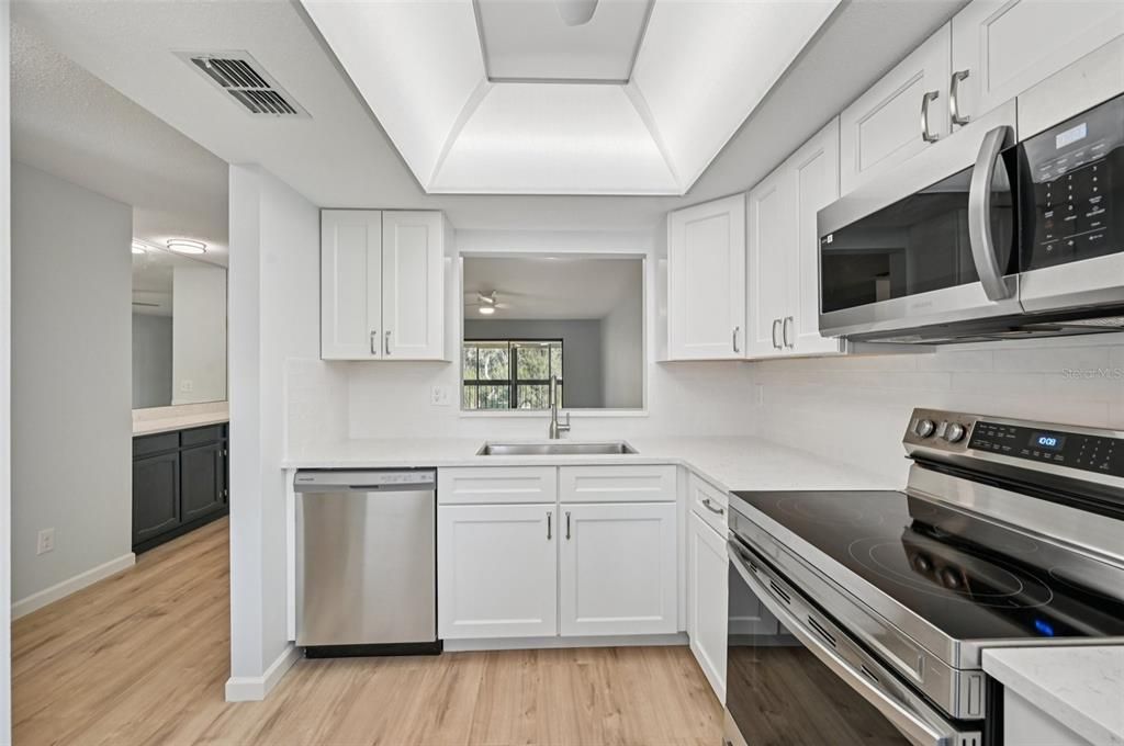 На продажу: $219,900 (2 спален, 2 ванн, 1122 Квадратных фут)