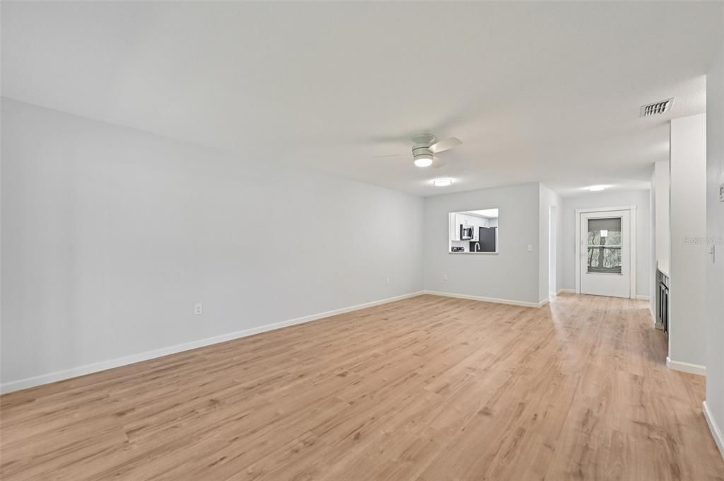 На продажу: $219,900 (2 спален, 2 ванн, 1122 Квадратных фут)