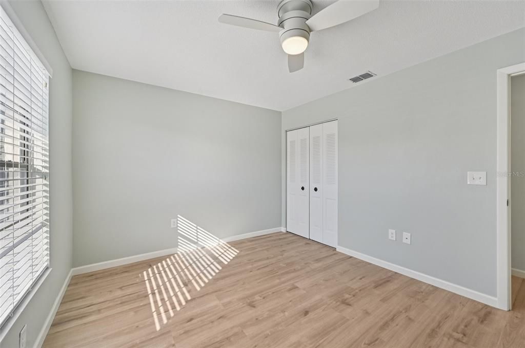 На продажу: $219,900 (2 спален, 2 ванн, 1122 Квадратных фут)