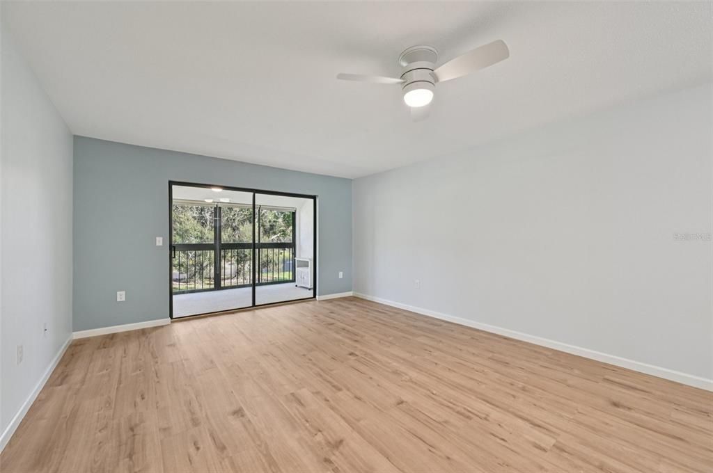 На продажу: $219,900 (2 спален, 2 ванн, 1122 Квадратных фут)