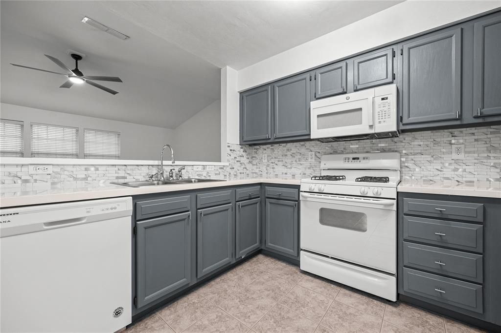 待售: $265,000 (2 贝兹, 2 浴室, 1254 平方英尺)